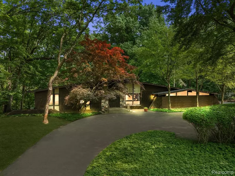 7255 CEDARCROFT Lane, West Bloomfield Twp, MI 48322