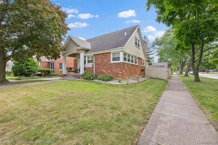 23351 LAWRENCE Avenue, Dearborn, MI 48128