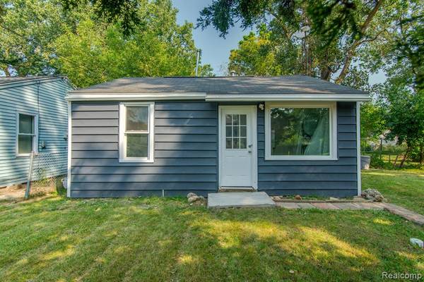 2143 E SCOTTWOOD Avenue, Burton, MI 48529