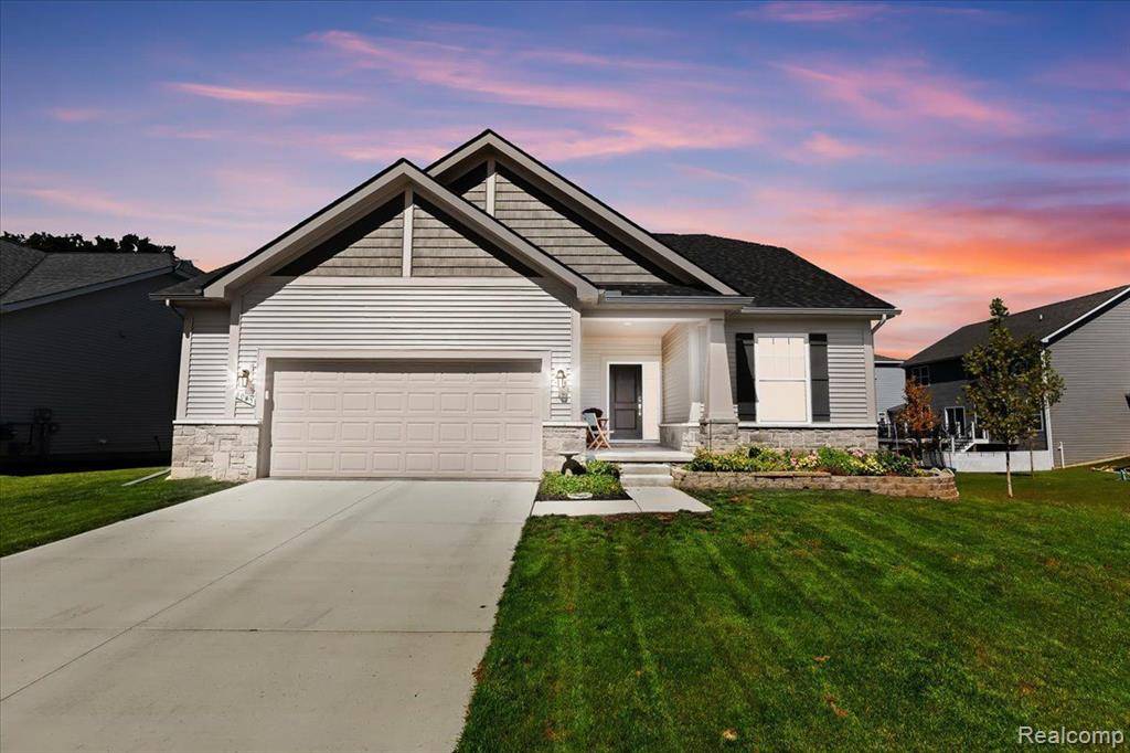 8045 CARSTON Lane,  Green Oak Twp,  MI 48116