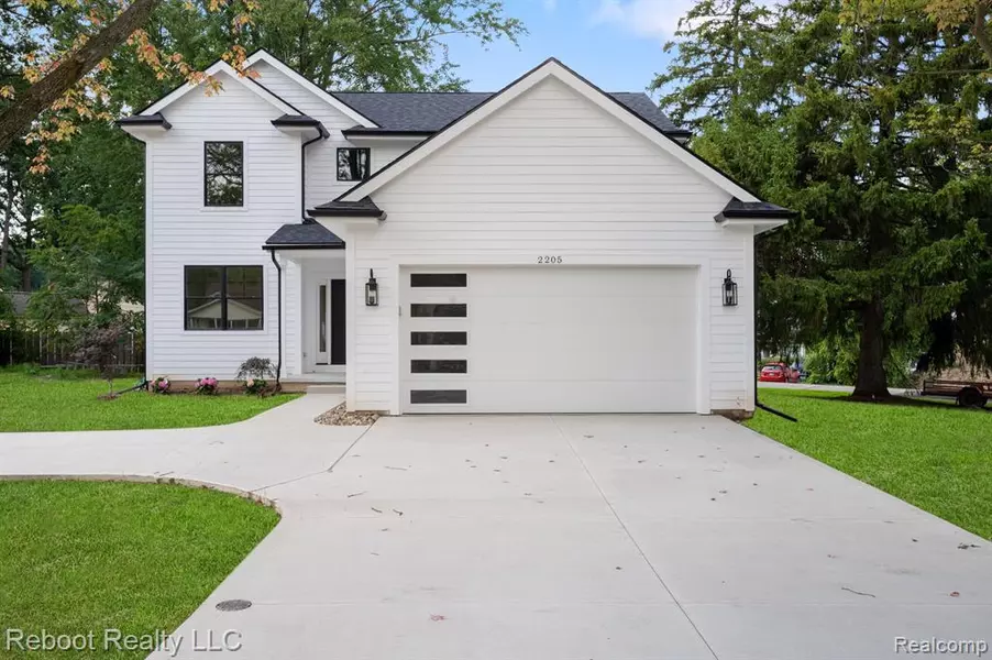 2205 OAKNOLL Street, Auburn Hills, MI 48326