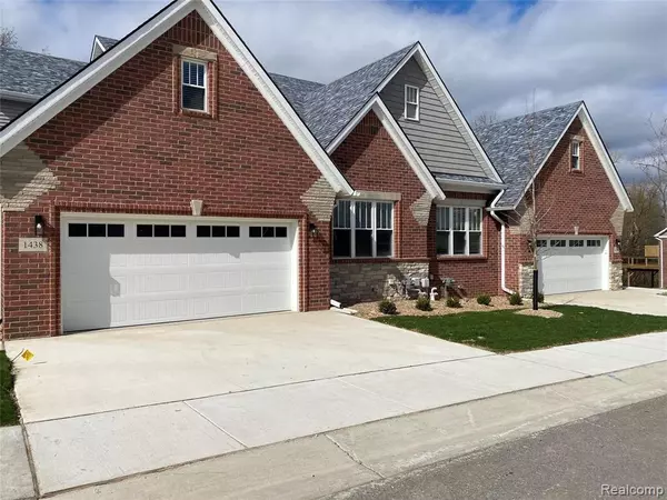 1404 ROCHDALE POND Court, Rochester Hills, MI 48309