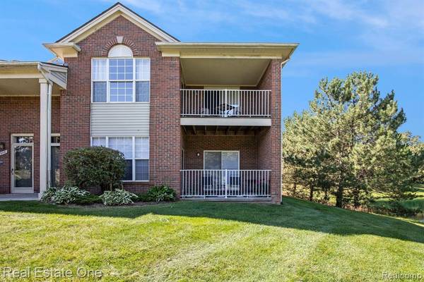 1948 FLAGSTONE Circle 12,  Rochester,  MI 48307