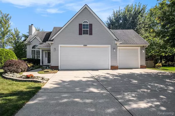 5281 GENESEE OAKS,  Grand Blanc Twp,  MI 48439