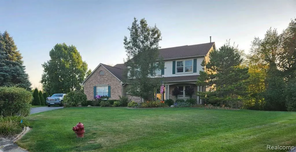 2328 CHESTNUT Circle, Lake Orion, MI 48360