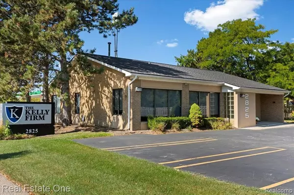 2825 UNIVERSITY Drive, Auburn Hills, MI 48326