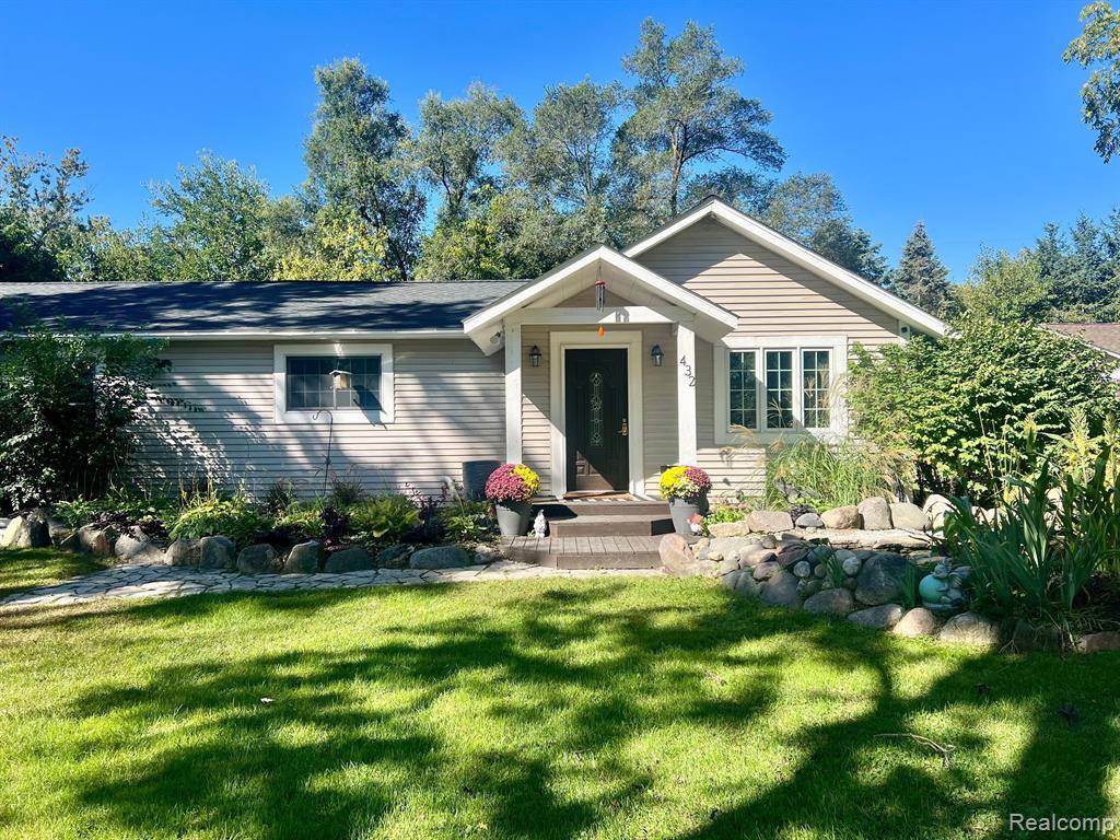 432 KING Street,  Highland Twp,  MI 48357
