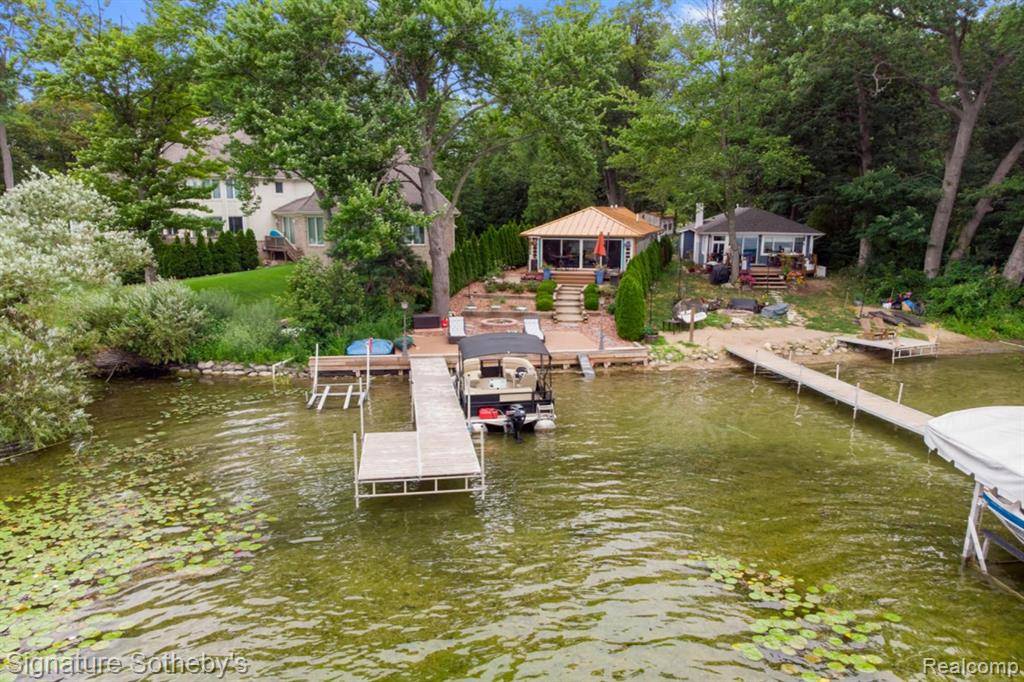8799 COOLEY BEACH Drive, White Lake Twp, MI 48386