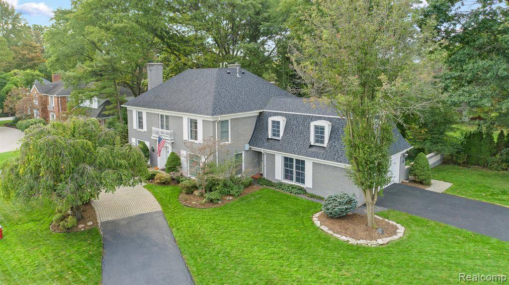 87 WEBBER, Village Of Grosse Pointe Shores, MI 48236