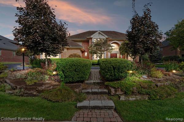 2540  Golf Crest Drive, Rochester Hills, MI 48309