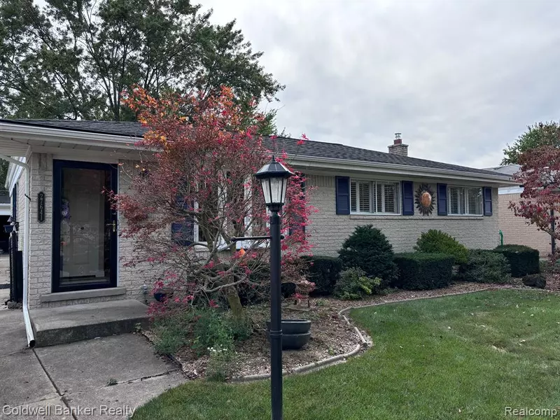 27641 WOODMONT Street, Roseville, MI 48066