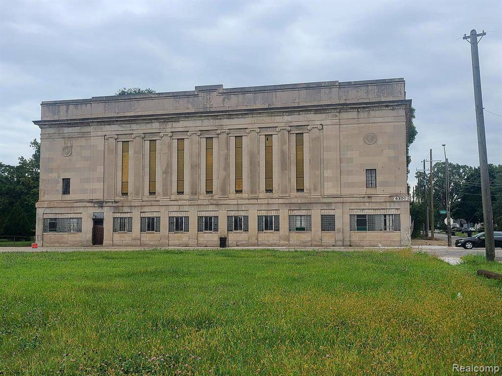 Detroit, MI 48214,8200 MACK Avenue