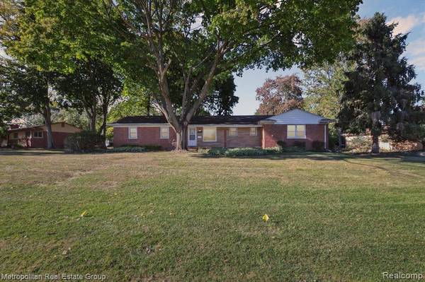 26115 STEELE Road,  Farmington Hills,  MI 48331