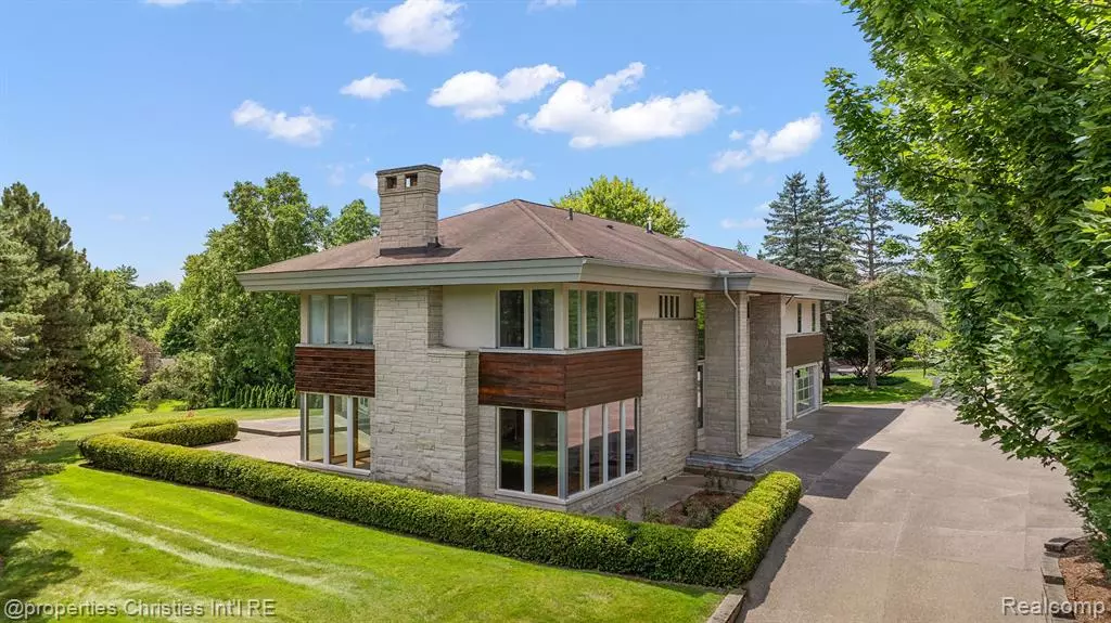 155 Endicott Road, Bloomfield Hills, MI 48304