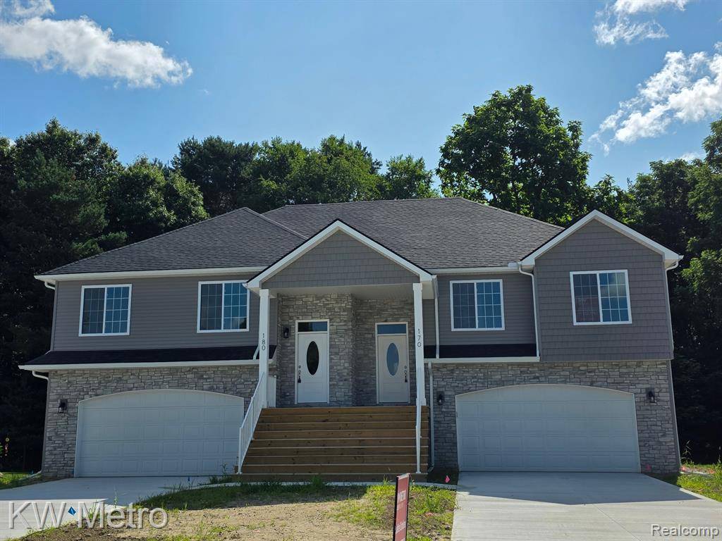 Fenton, MI 48430,170 WHISPERING PINES Drive 36