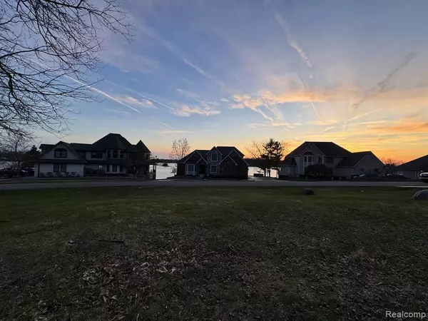 VACANT LOT THOMPSON SHORE Drive, Oceola Twp, MI 48843