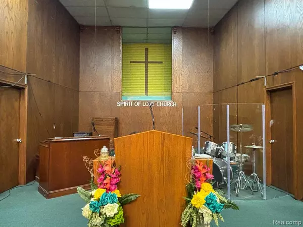 Detroit, MI 48224,15635 MACK Avenue