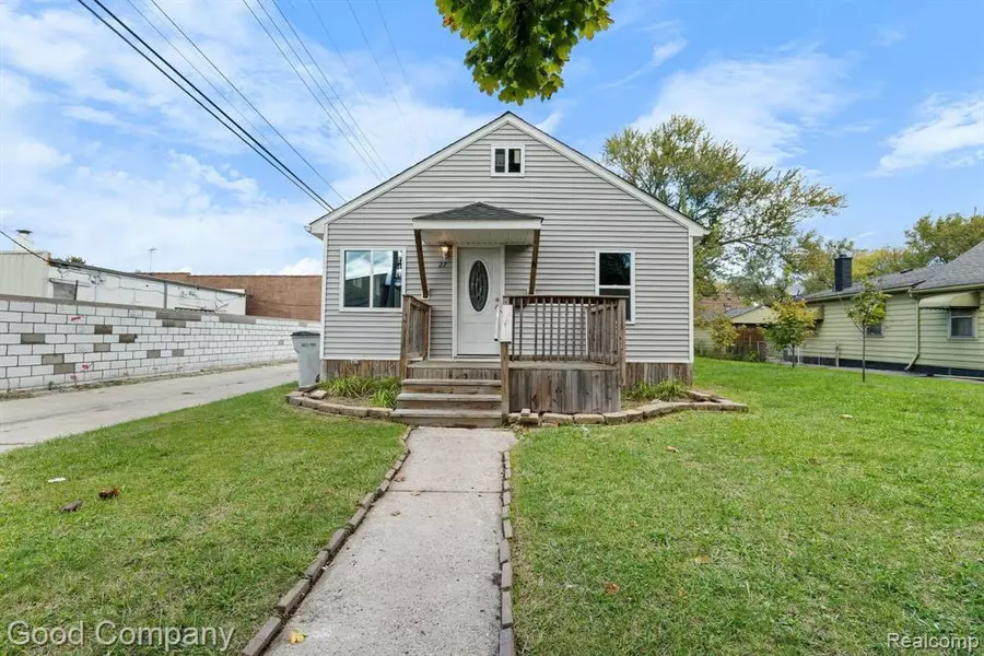 27 E Maxlow Avenue, Hazel Park, MI 48030