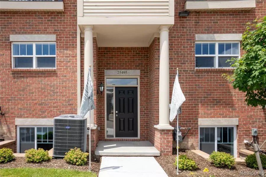 25495 GRANDVIEW Lane 25, Novi, MI 48375
