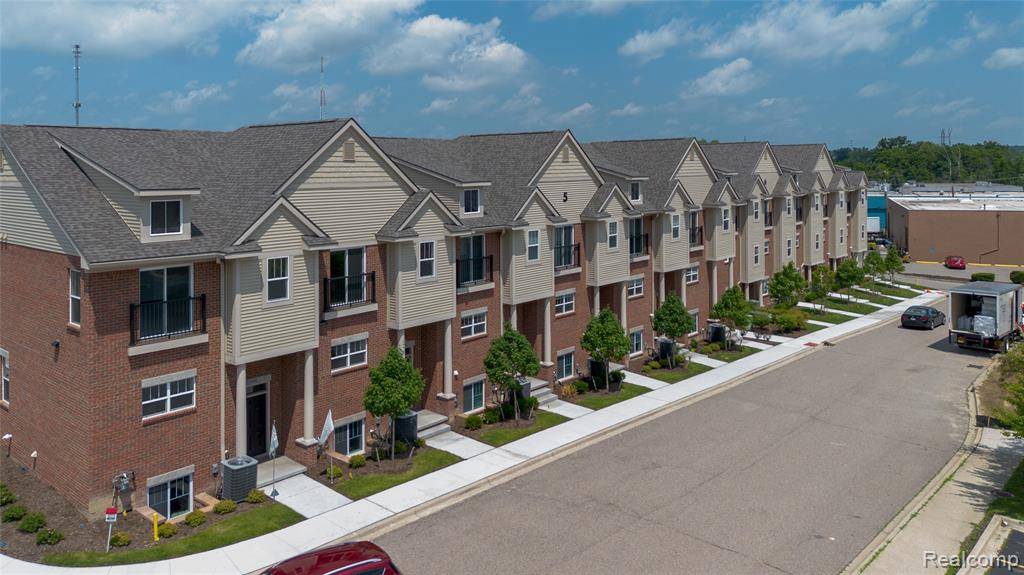 Novi, MI 48375,25495 GRANDVIEW Lane 25
