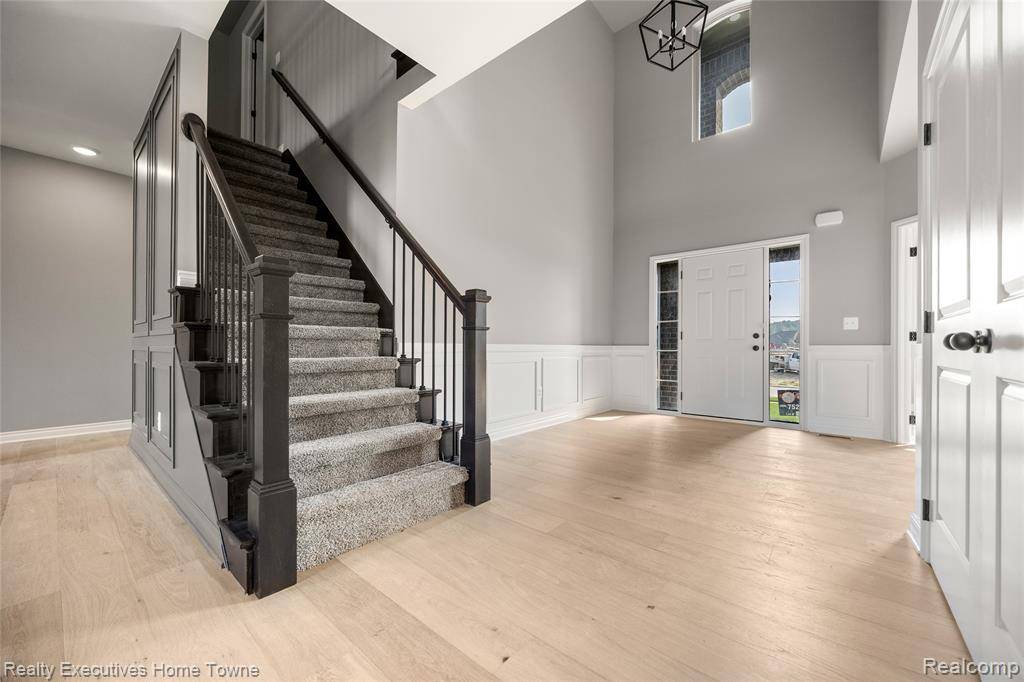 Macomb Twp, MI 48044,45595 SHOAL Drive