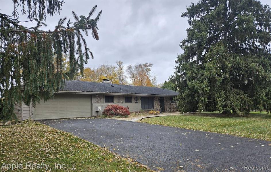 7320 N BRIARCLIFF KNOLL Drive, West Bloomfield, MI 48322