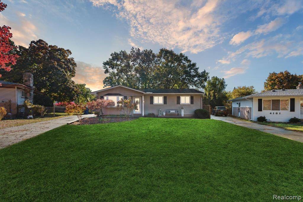 4179 MIDLAND Road E, Waterford Twp, MI 48329