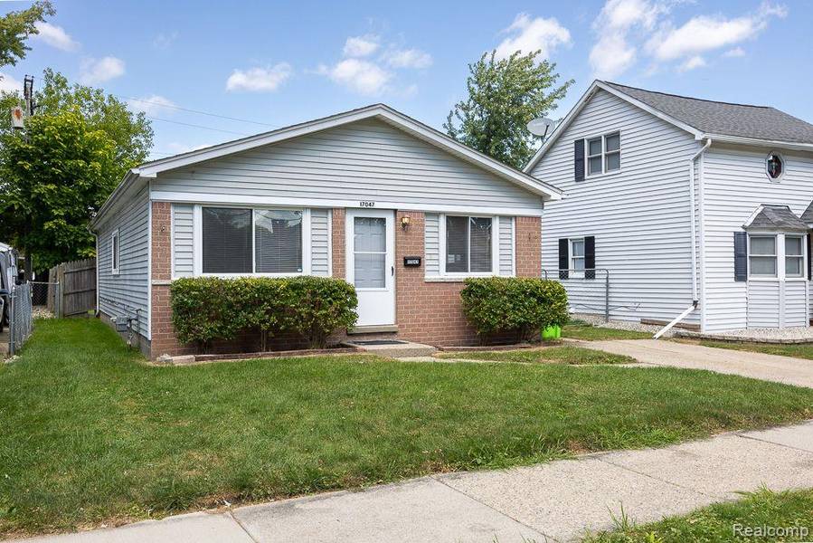 17047 IVANHOE Street, Roseville, MI 48066