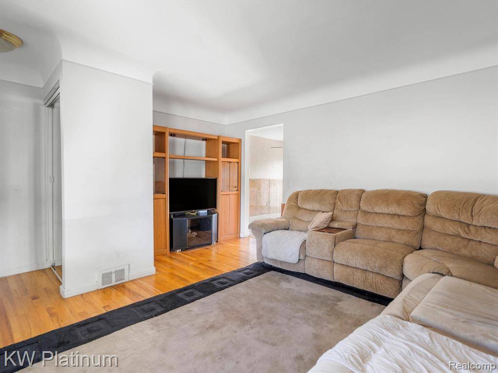 Eastpointe, MI 48021,24524 BECK Avenue