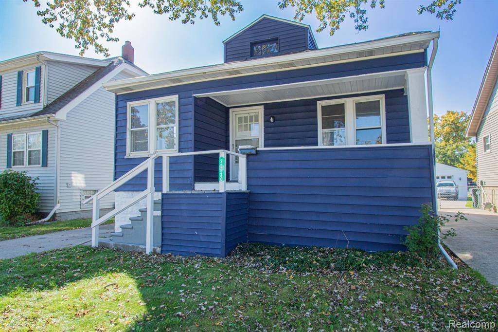 23930 ELMIRA Street, St. Clair Shores, MI 48082
