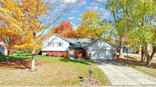 1461 Russ Roy Court, White Lake, MI 48383