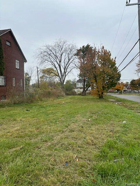 Detroit, MI 48213,5813 CHALMERS Street