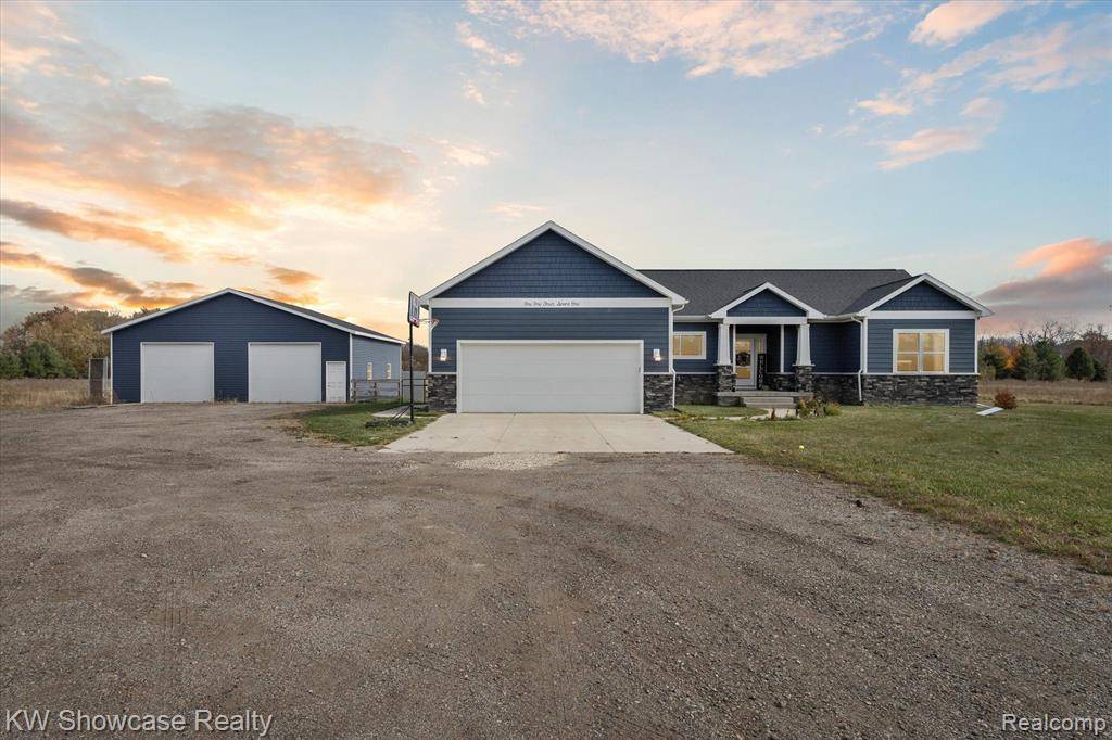 11471 S BAUER Road, Watertown Twp, MI 48822