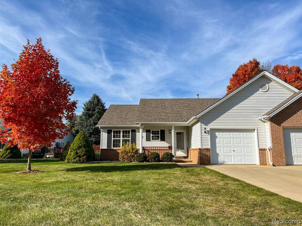7835 E RIDGE Drive,  Almont Vlg,  MI 48003