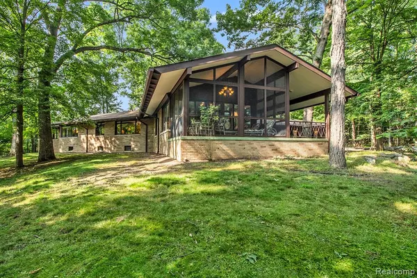 220 THOMPSON Street, Howell, MI 48843