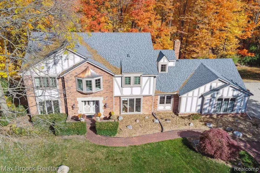 630 WILLOW GLEN Court, Bloomfield Hills, MI 48304