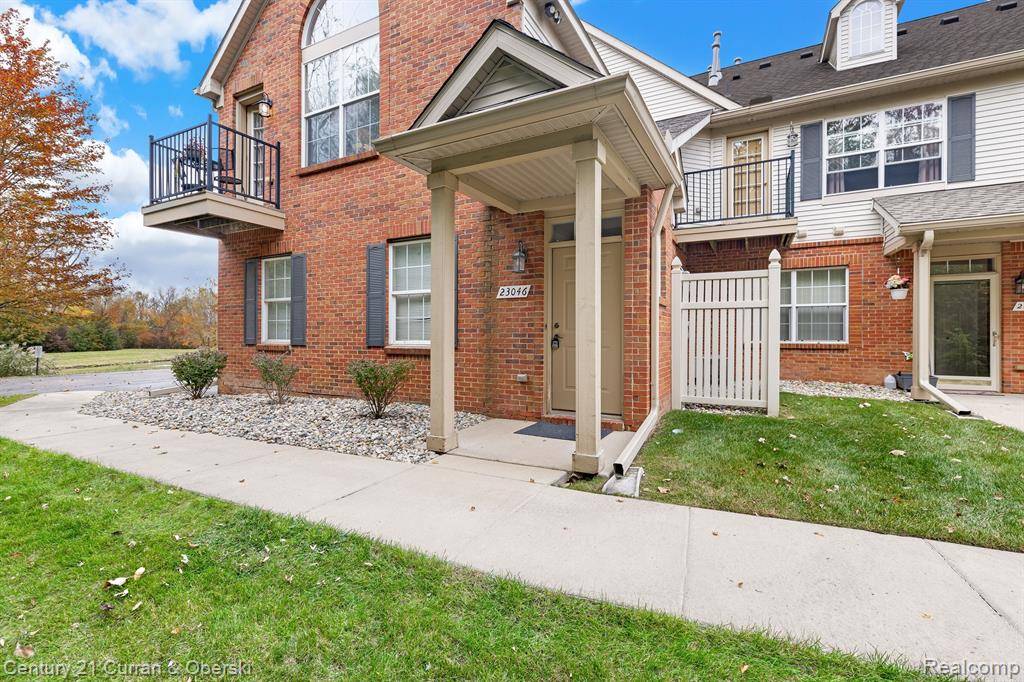 23046 WILLIAMSBURG Circle, Woodhaven, MI 48183
