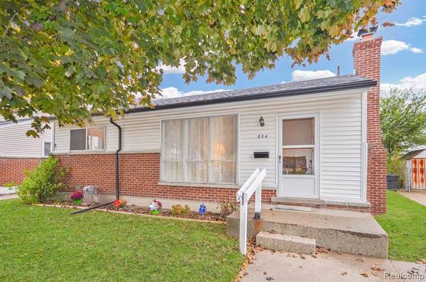 834 E Gardenia Avenue, Madison Heights, MI 48071