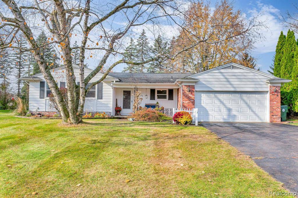 2989 WALMSLEY CIRCLE Drive, Orion Twp, MI 48360