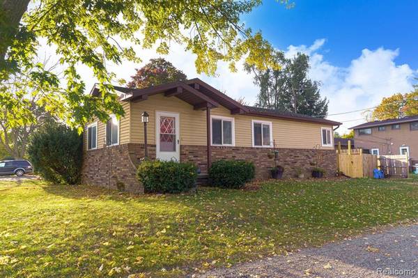 5404 SARVIS Avenue,  Waterford,  MI 48327