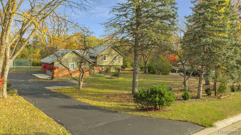 West Bloomfield Twp, MI 48322,5731 FARMINGTON Road