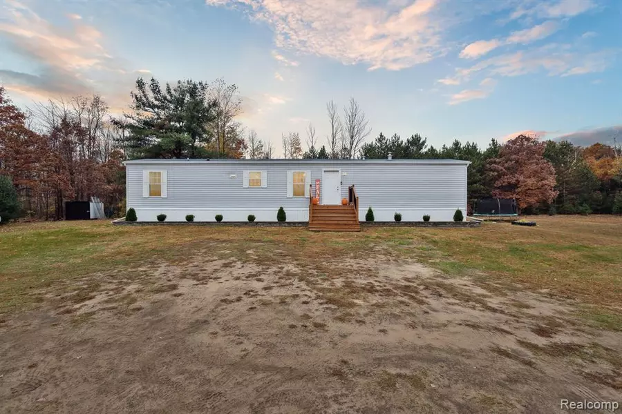 2619 E DECKERVILLE Road, Caro, MI 48723