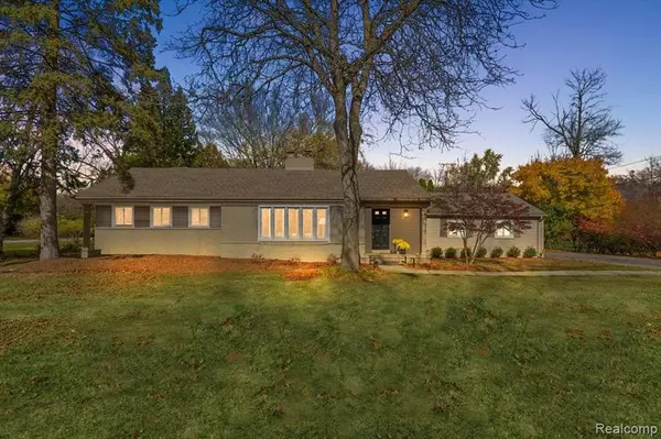 23050 W 13 MILE Road, Bingham Farms Vlg, MI 48025