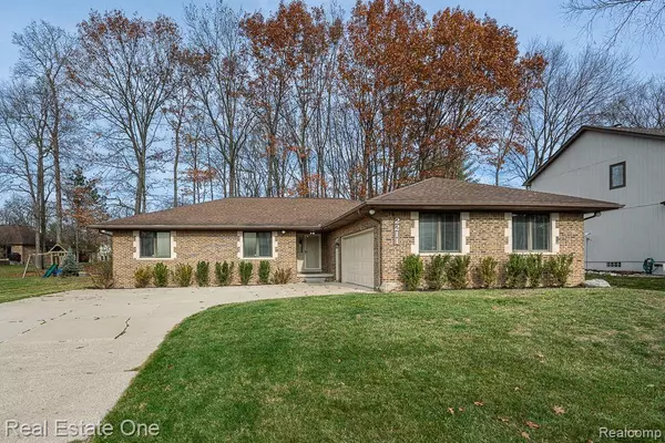 2211 HICKORY LEAF Drive, Rochester Hills, MI 48309