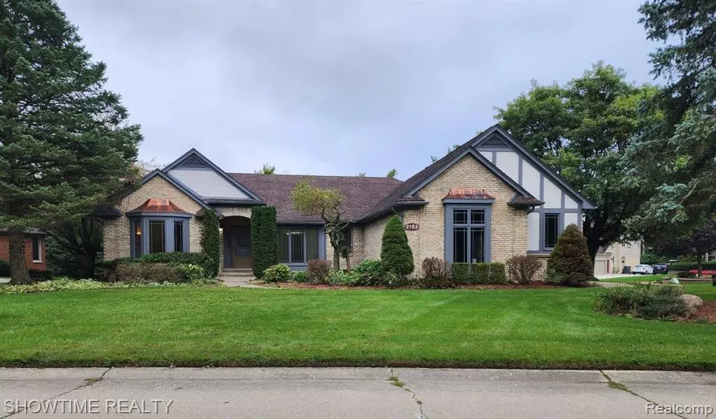 2152 REGENCY HILLS Drive, Shelby Twp, MI 48316