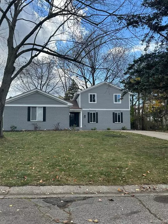 2665 ARMSTRONG Drive, Lake Orion, MI 48360