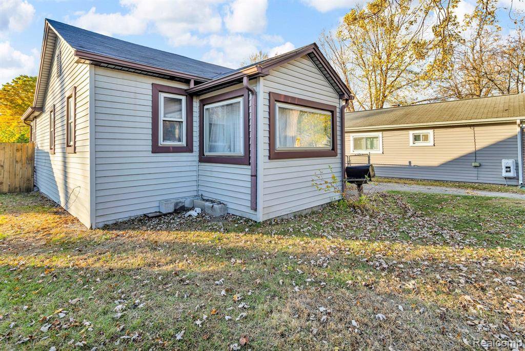 6044 GLENIS Street, Taylor, MI 48180