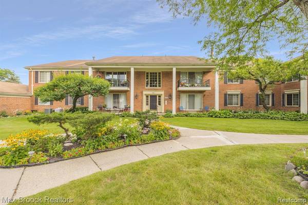 29624 MIDDLEBELT Road 113, Farmington Hills, MI 48334