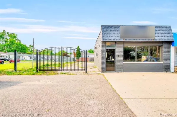 15615 E 10 MILE Road, Eastpointe, MI 48021