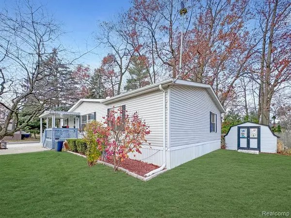 14315 CEDAR COVE Drive,  Fenton Twp,  MI 48430